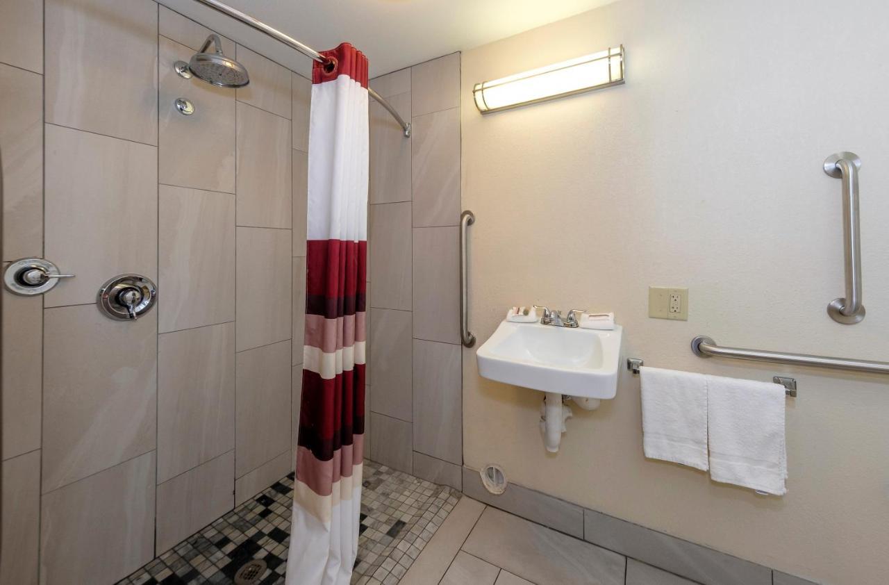Red Roof Inn Lansing East - Msu Εξωτερικό φωτογραφία