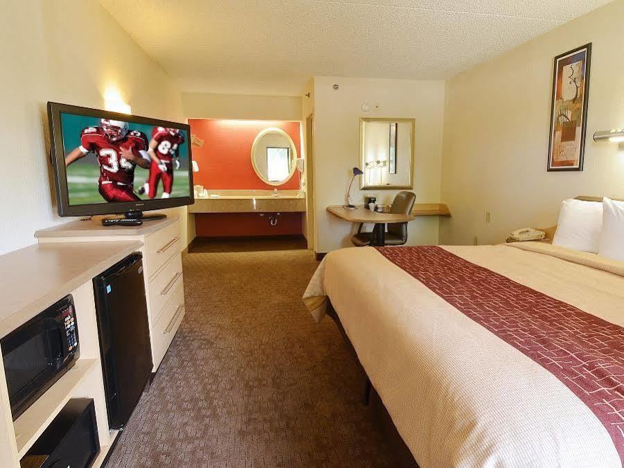 Red Roof Inn Lansing East - Msu Εξωτερικό φωτογραφία