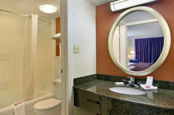 Red Roof Inn Lansing East - Msu Εξωτερικό φωτογραφία
